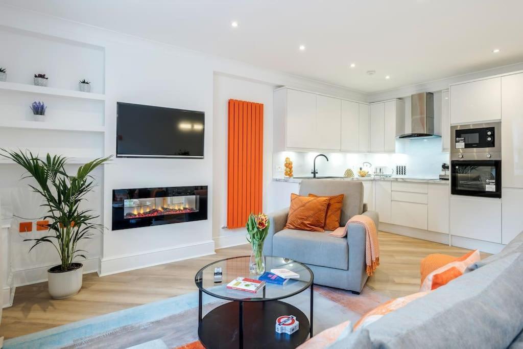 Willa House 10 Mins To Tower Bridge Hot Tub & Parking Londyn Zewnętrze zdjęcie