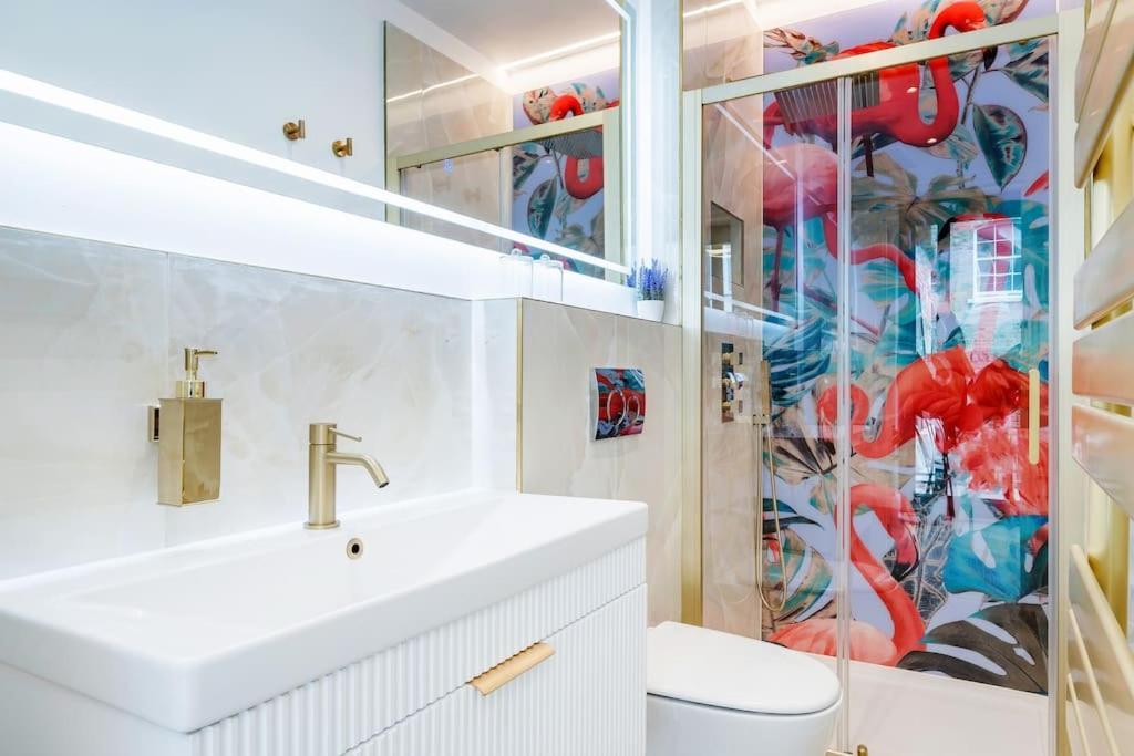 Willa House 10 Mins To Tower Bridge Hot Tub & Parking Londyn Zewnętrze zdjęcie