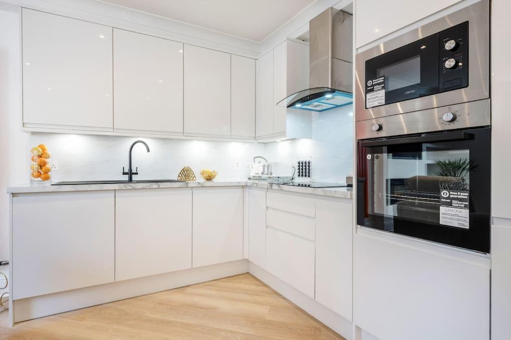 Willa House 10 Mins To Tower Bridge Hot Tub & Parking Londyn Zewnętrze zdjęcie