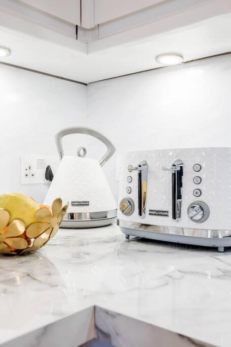 Willa House 10 Mins To Tower Bridge Hot Tub & Parking Londyn Zewnętrze zdjęcie